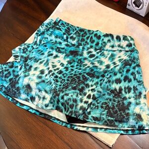 Dona Jo Stylish Athletic Stretch Leopard Print Ruffle back, Bike shorts Skort